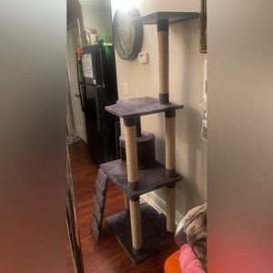 CAT TOWER 6 feet
